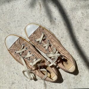 Converse all star tennis Shoes uni-Sex Sz 7/9 N/W